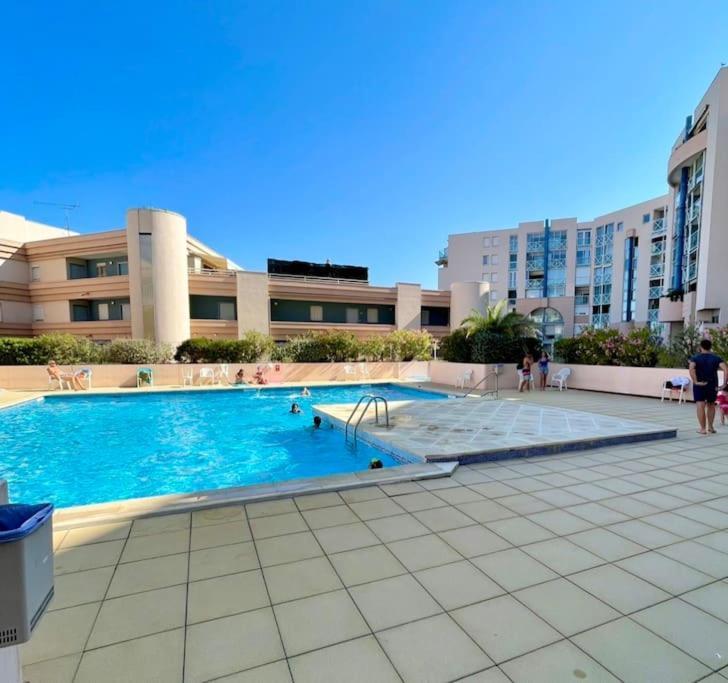 Joli Appartement Avec Piscine Сет Экстерьер фото