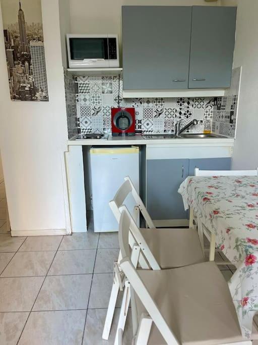 Joli Appartement Avec Piscine Сет Экстерьер фото